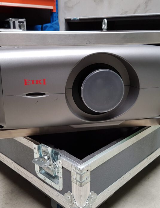 Eiki LC-XT5A Daten-/Videoprojekto